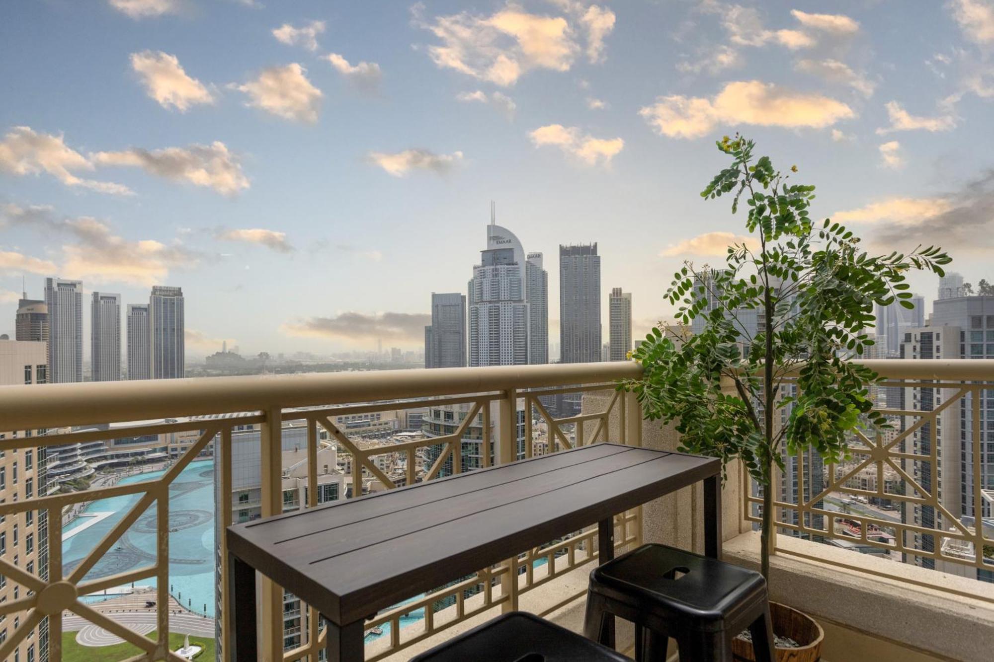 Luxury 2Br Downtown Apt With Burj Khalifa Views Дубай Экстерьер фото